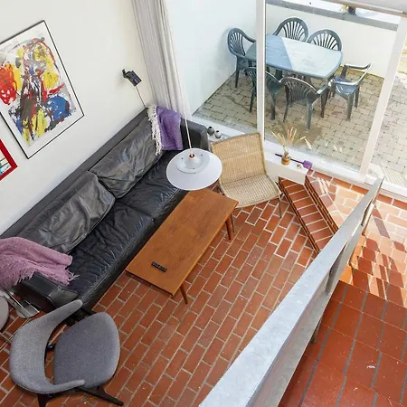 6 Person In Apartment
