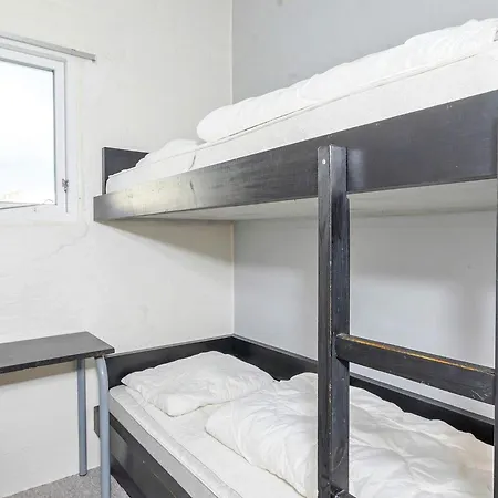 Apartment 6 Person In